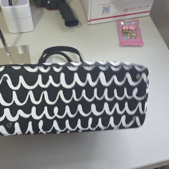 Kate Spade Black and White Wave Pattern Handbag - Picture 8 of 8